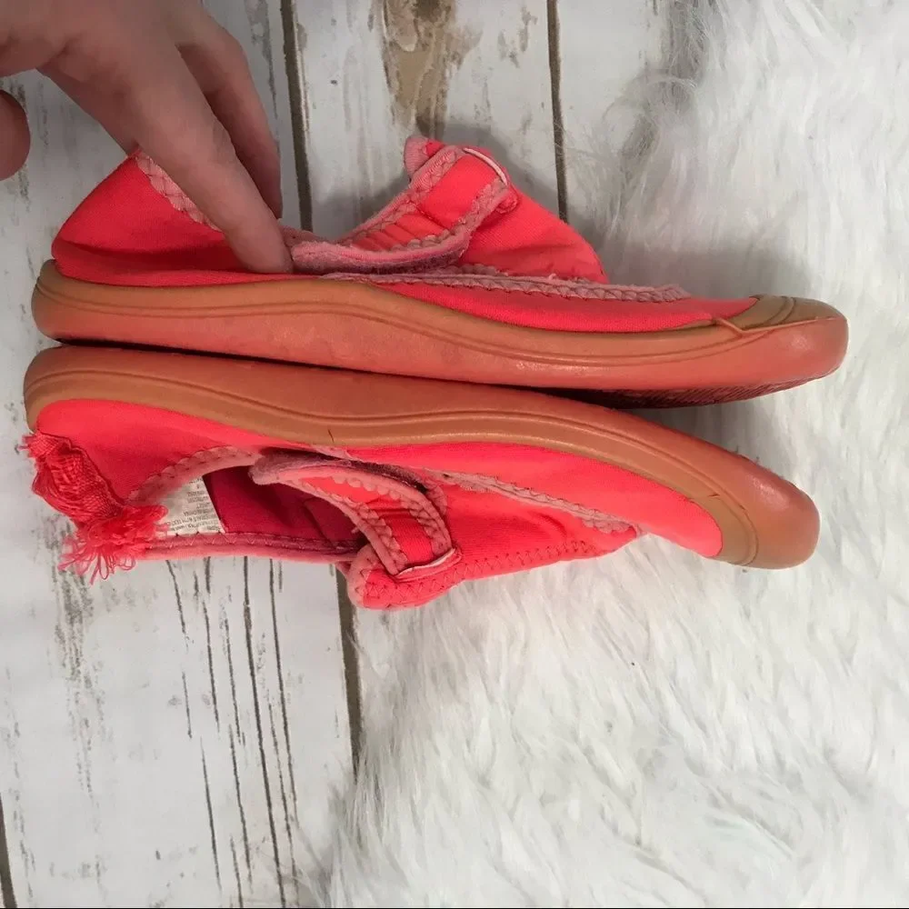 SALE!‎ 🌷Cat & Jack Water Shoes Kids Girls Boys Medium 2 / 3 sale